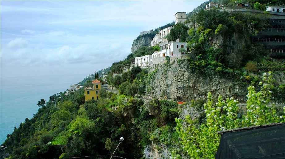 Nun geht es die Steilküste hinauf