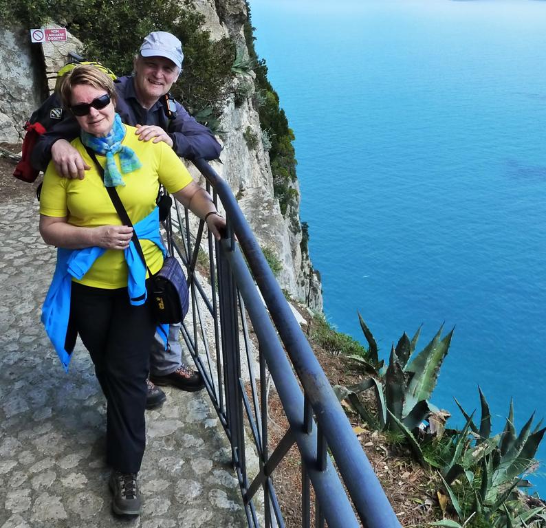 Auf der Klippe - gut gesichert !