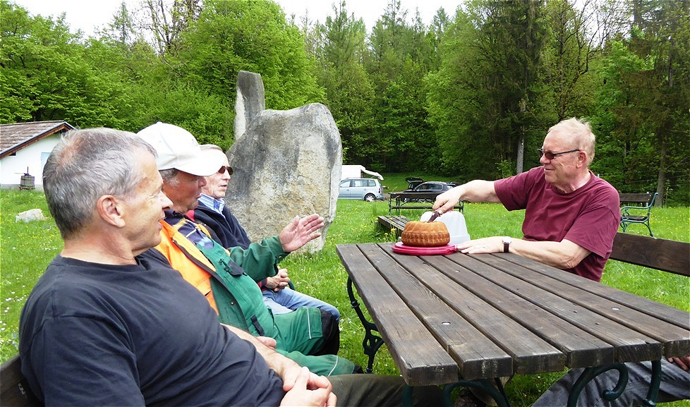 Herberts Frau hat einen Kuchen für uns gebacken !