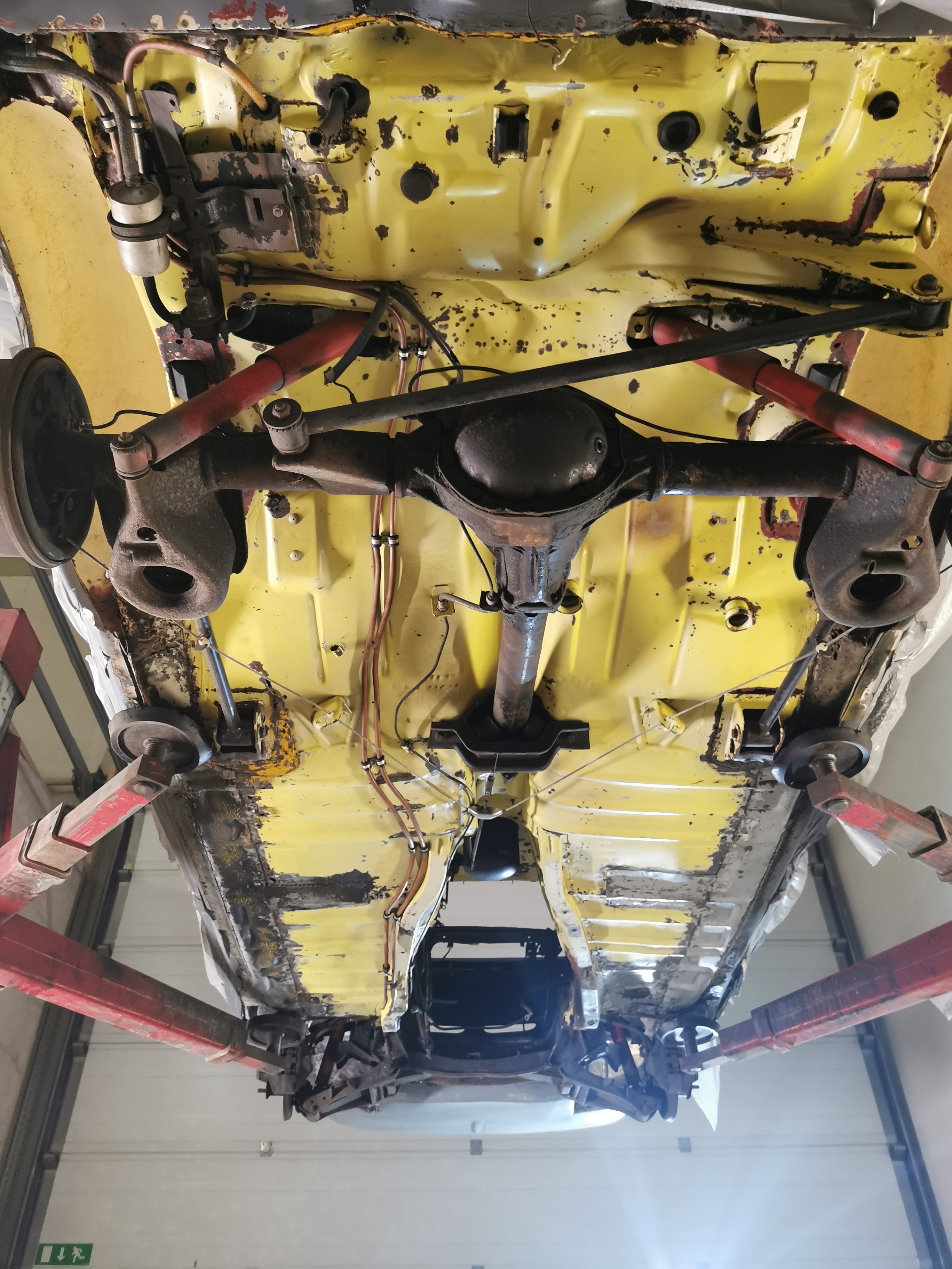 sauber bis zur originalen Grundfarbe