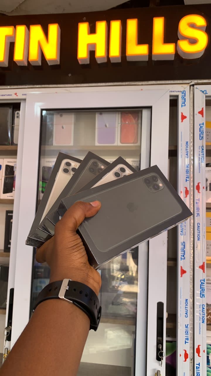 a truck is parked in front of a building