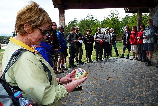 Moment des Innehaltens und der Andacht - Irene mit unserem Herzstein