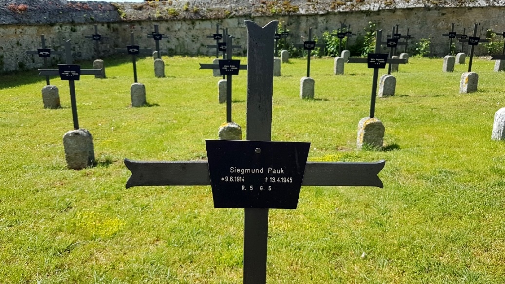 Kriegerfriedhöfe sind Mahnmale blutiger Geschichte