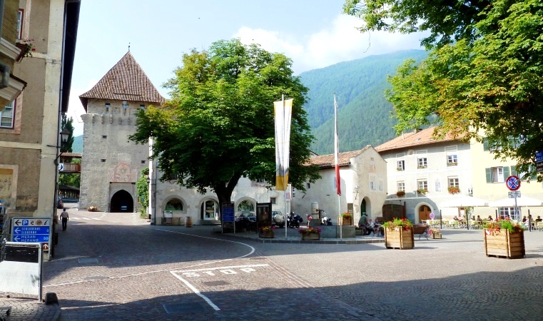 Der Glurnser Stadtplatz - Bindeglied zwischen Unter- und Oberstadt