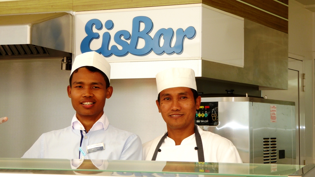Nette Bedienung an der Eisbar