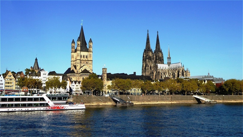 Wir passieren die romanische Kirche Groß St. Martin...
