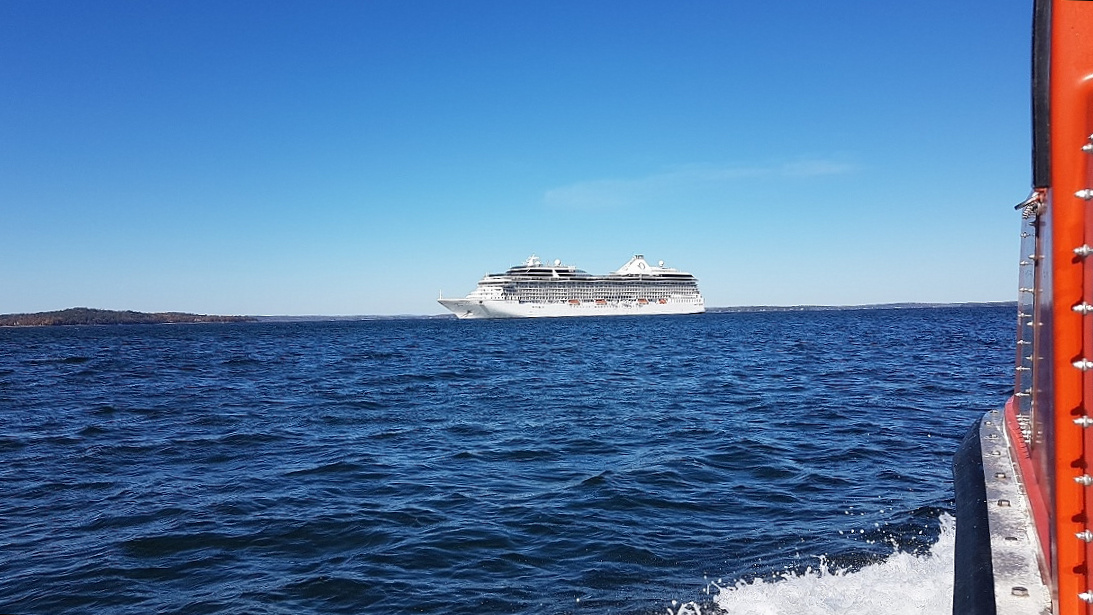 Mit dem "Tenderboot" geht es zum Schiff zurück