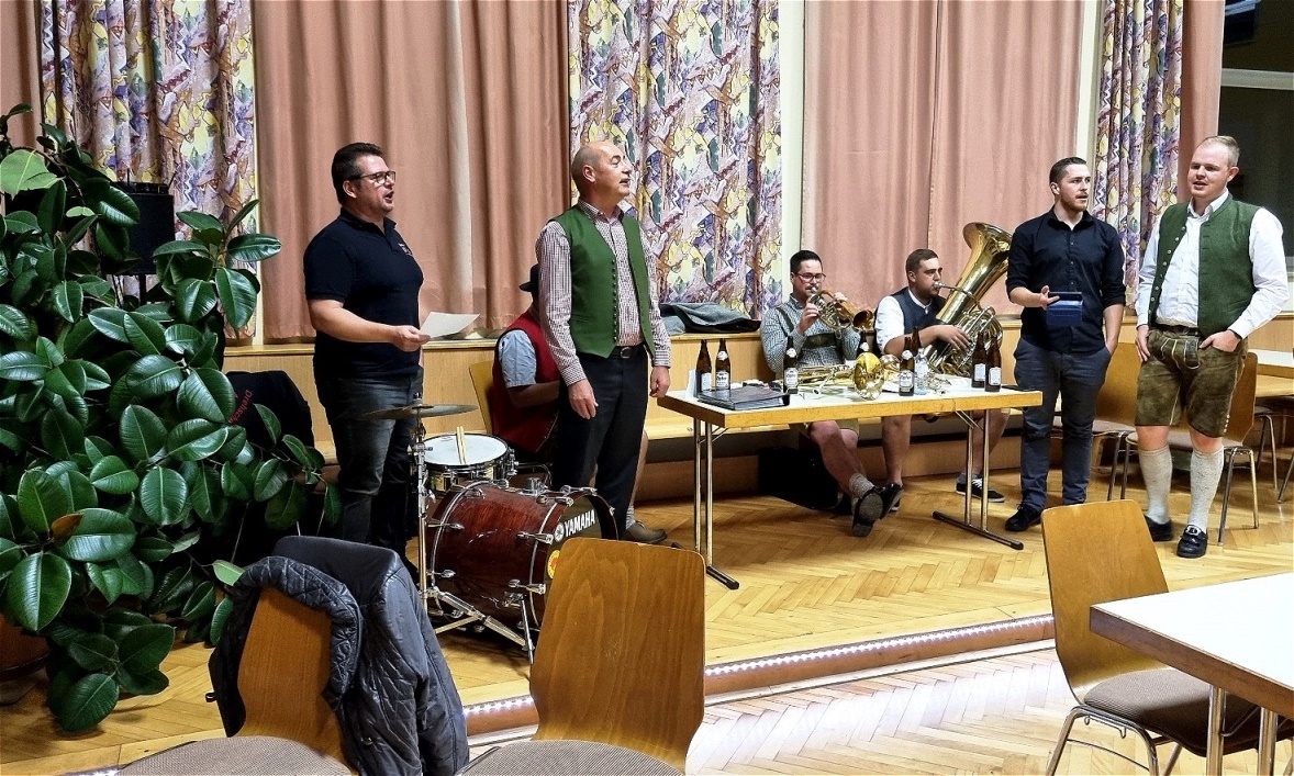 Die "Drehscheibn Musi" stimmte das Glasmacherlied an