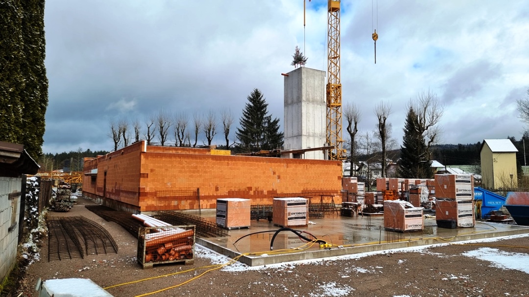 Morgen beginnt der Aufbau der Außenmauern des Glaseums