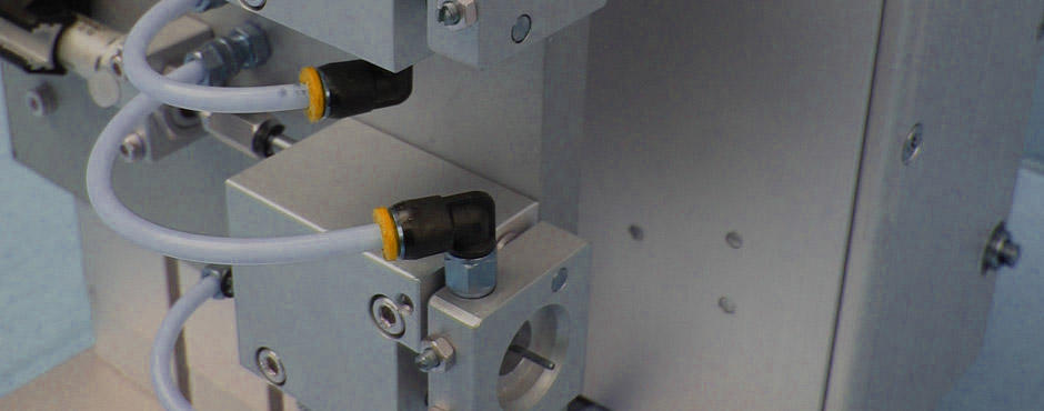 - z našimi aplikacijami v proizvodnji prihranite čas 
- z natančnim nanosom lepil ali maziv ni odvečne porabe, 
saj sistem nanese specificirano količino na natančno 
določeno mesto na izdelku.

