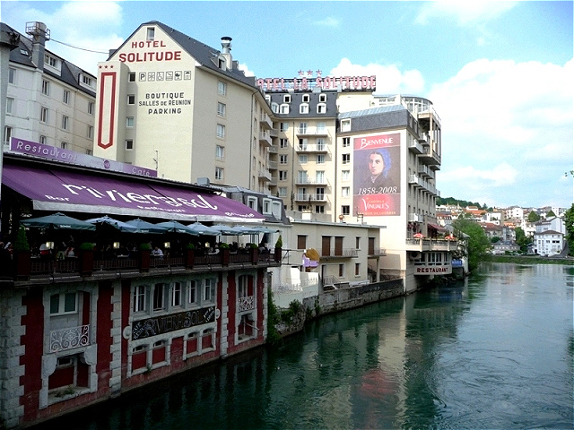 Lourdes - Stadt im Département Hautes-Pyrénées im Südwesten Frankreichs, in der Nähe der spanischen Grenze