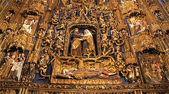 Vergoldeter Altar in der Kapelle der heiligen Anna