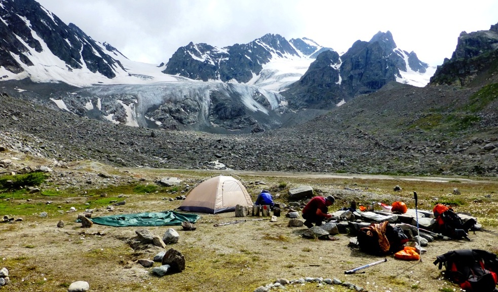 Das Lager wird errichtet