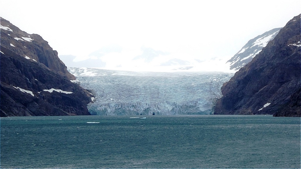 Mächtiger Gletscherabbruch direkt ins Meer