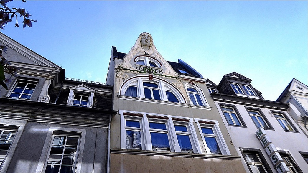 Jugendstilgiebel in der Firmungstraße in Koblenz