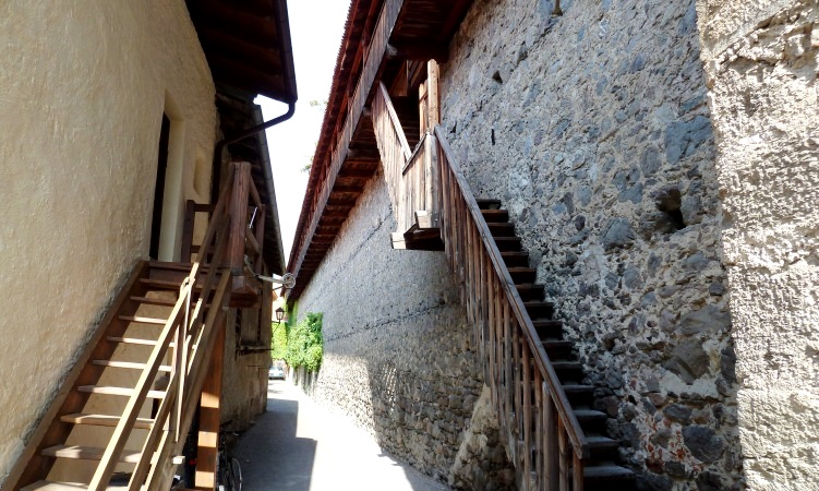 Glurns - Handelsstadt seit dem 16. Jh.Stadtmauer - Stiege hinauf zum Wehrgang