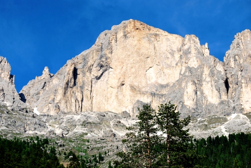 Die Rotwand ist ein 2.806 m hoher Berg in der Rosengartengruppe in den Dolomiten