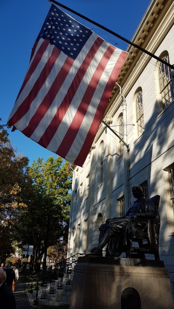 John Harvard Statue auf dem Campus