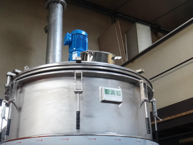 Agitateur à hélices sur hydro-distillateur 2500 L
Nouvelle-Calédonie