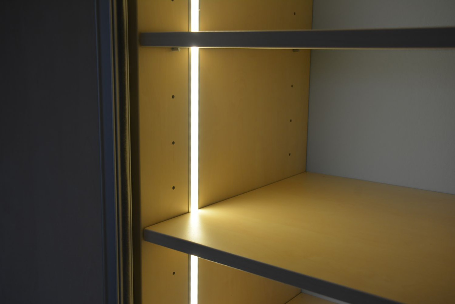 LED osvetlitev vgradne omare