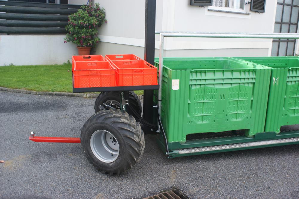 Zadnji del s kljuko.