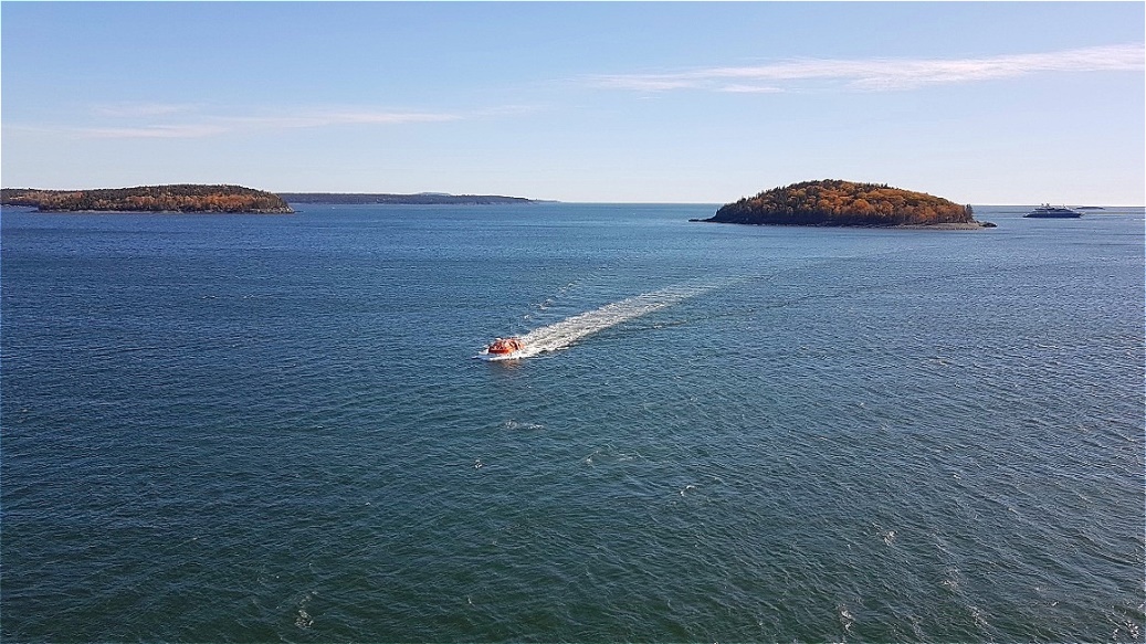 Tenderboote sind unermüdlich im Einsatz