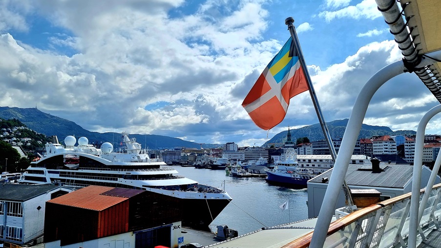 Bergen unter Sommersonne