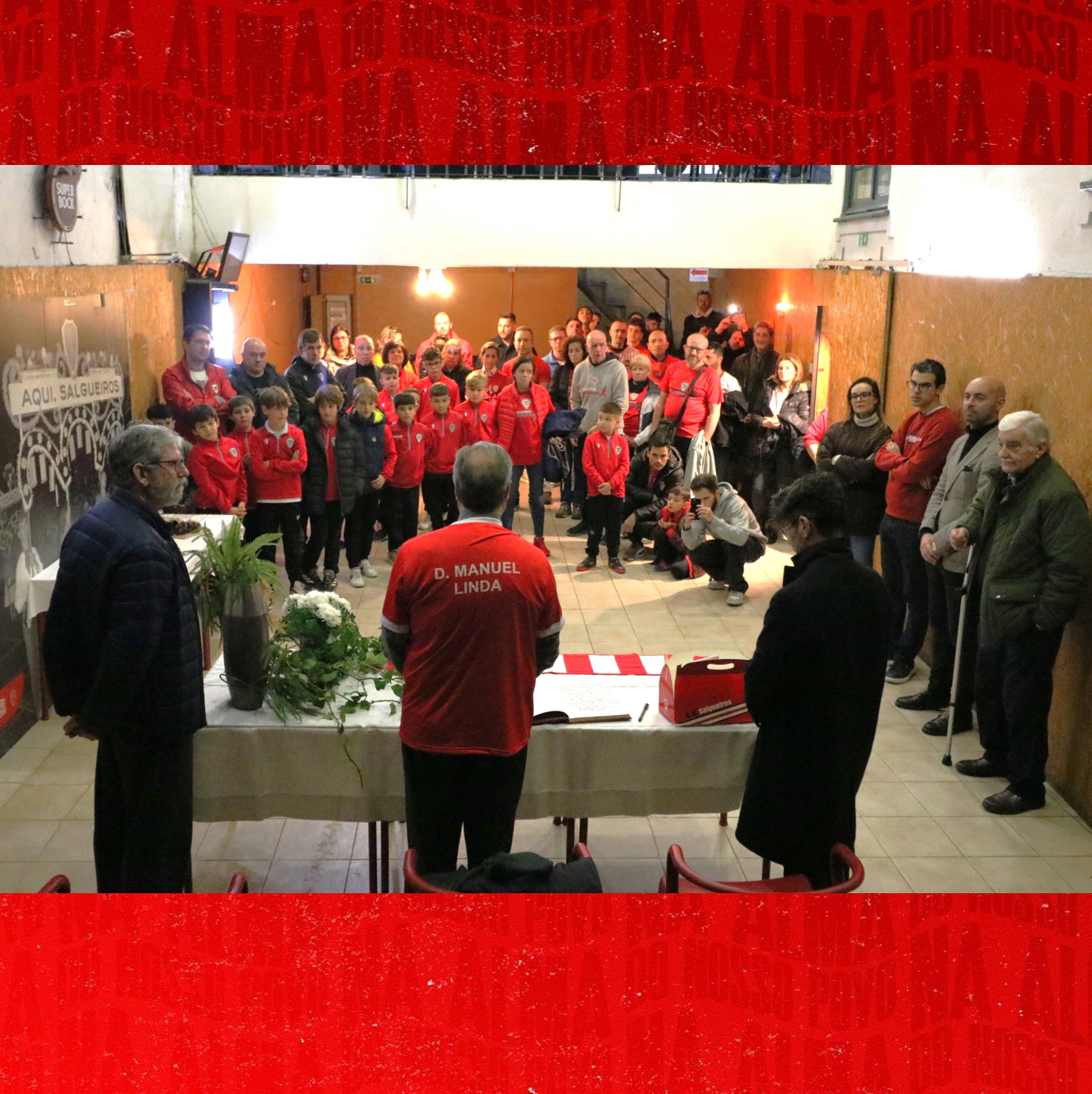 O Sport  Comércio e Salgueiros teve a honra de 
receber esta tarde o Bispo da Diocese do Porto, 
D. Manuel Linda, que teve a oportunidade de 
conhecer a Casa  do Salgueiros, assinar o livro 
de honra do clube e dirigir algumas palavras aos
 presentes. As portas do clube estarão sempre 
abertas para recebe-lo.