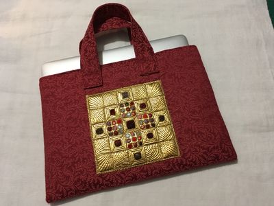 Elegant and refined laptop bag