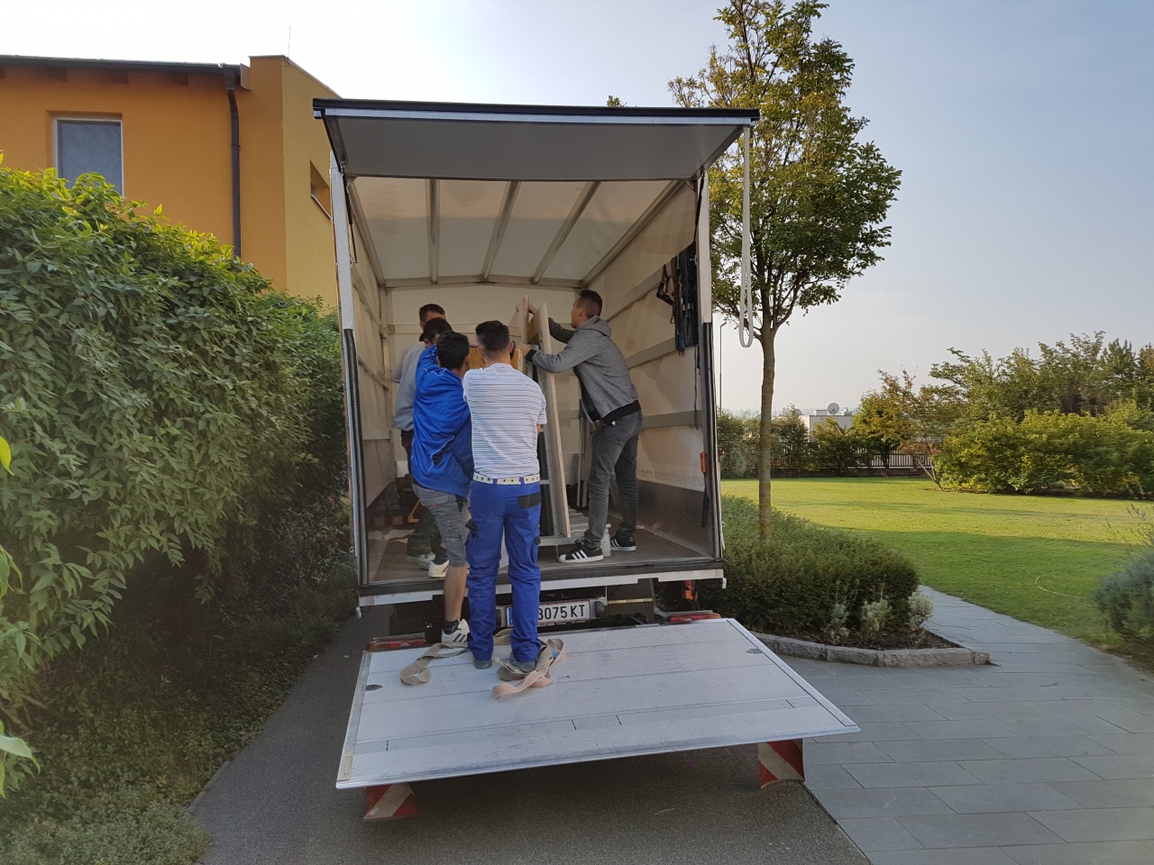 Entladung Natursteinplatte
Entladung Natursteinplatte
