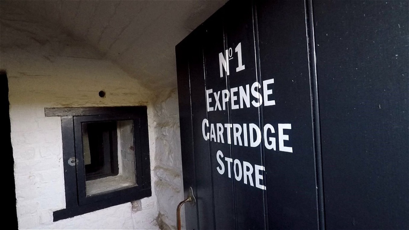 Eingang zum Munitionsbunker