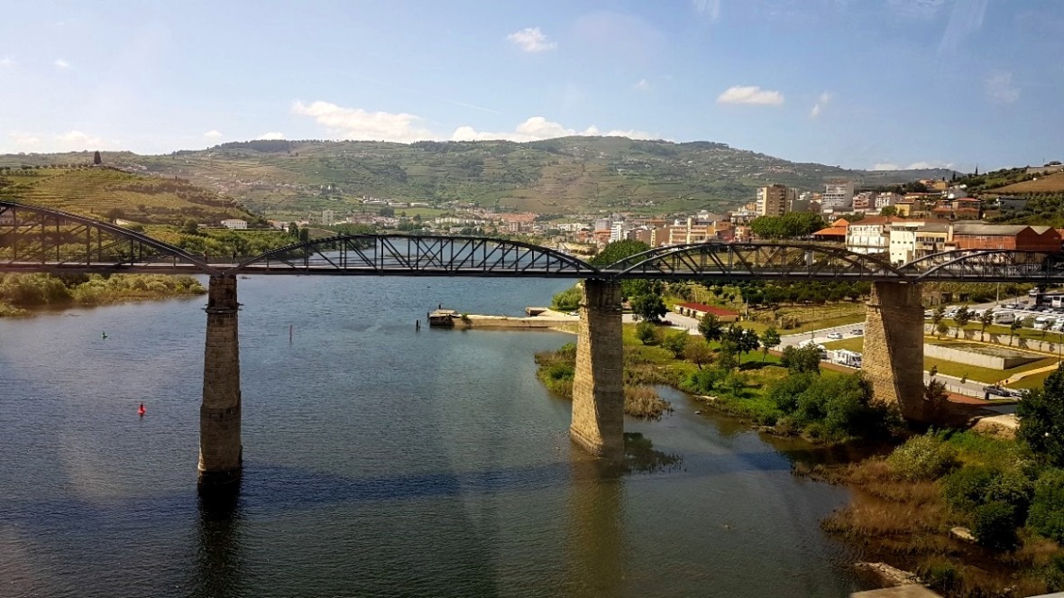 Von Regua nach Mateus - Blick von der Autobahnbrücke