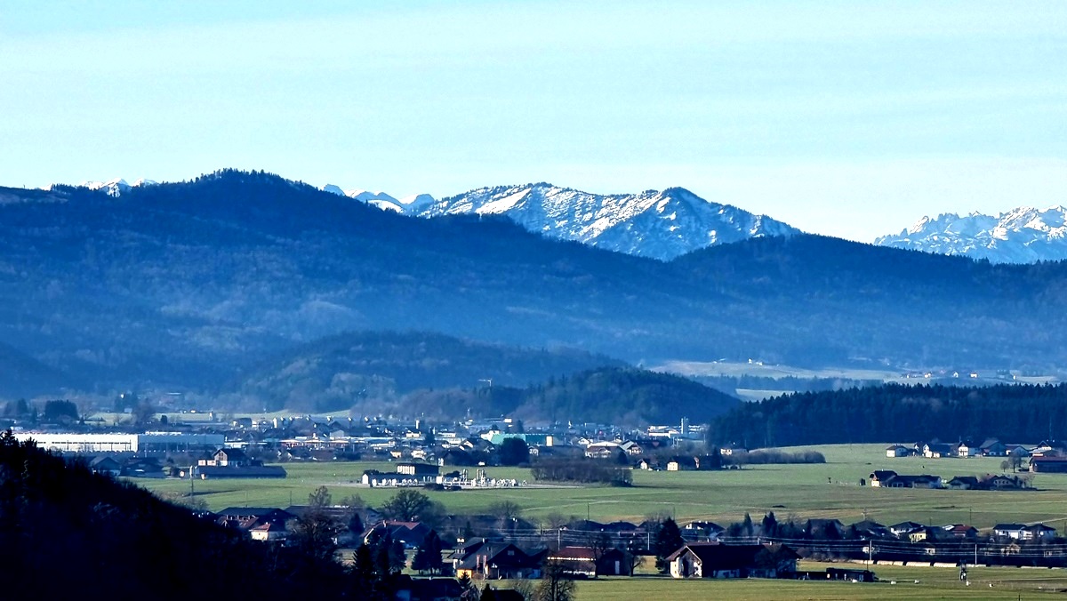 Alpenblick von der Burgstall auf dem Schlossberg in Friedburg