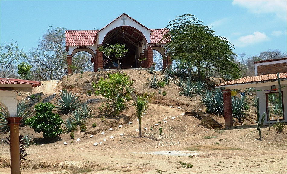 Im Hof der Meskalfabrik