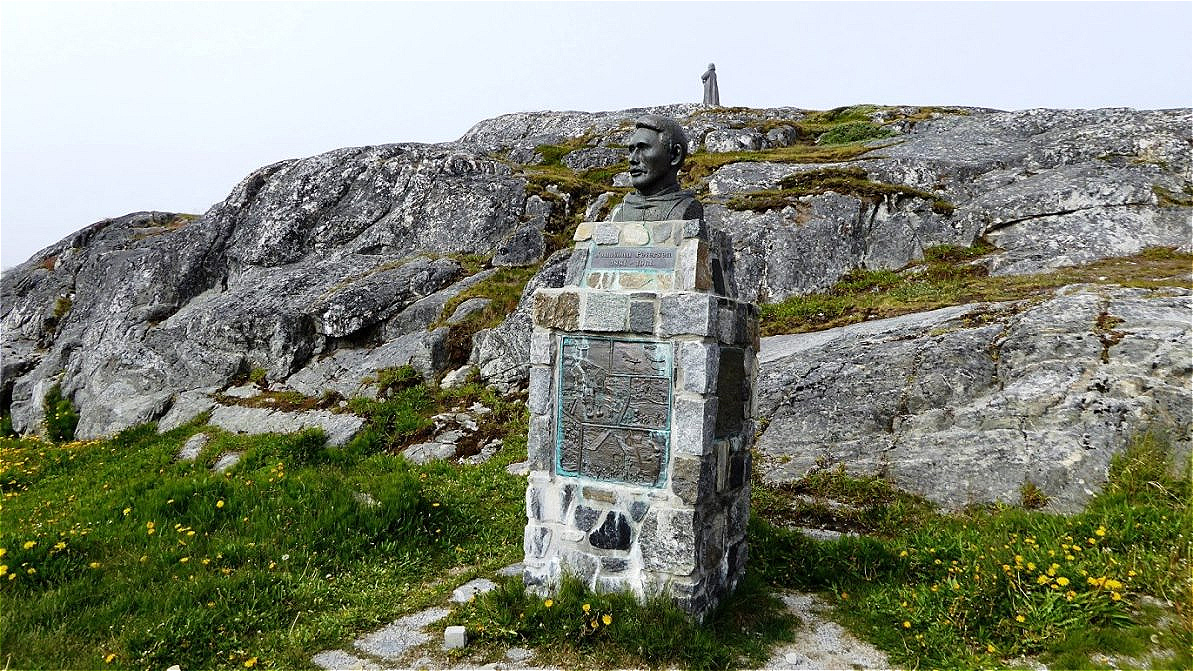 Jonathan Petersen (1881 - 1961) - grönländischer Komponist, Dichter, Schriftsteller, Sprachwissenschaftler und Hochschullehrer. Petersen komponierte beide Nationalhymnen Grönlands und gilt als nationale Leitfigur !