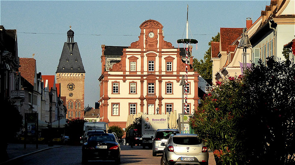 Die Alte Münze - das „Neue Kaufhaus am Markt“ steht seit 1748 an der Stelle der Alten Münze.
