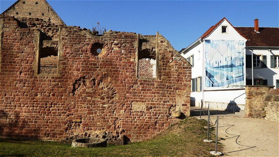 Jüdisches Erbe - zwischen 1084 und 1349 entfaltete sich in Speyer ein reiches jüdisches Gemeindeleben. Steinerne Zeugen dieser Vergangenheit sind die Ruine der Synagoge
