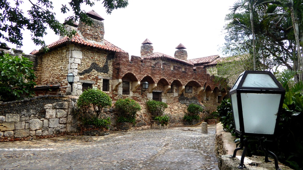 Im Künstlerdorf Altos de Chavòn