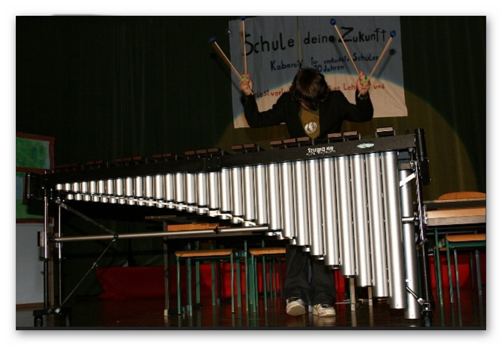 Schüler David Schinwald als Solist am Marimbaphon