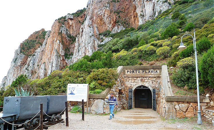Porto Flavia - Transportstollen durch den Berg