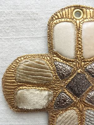 Croix murale moderne