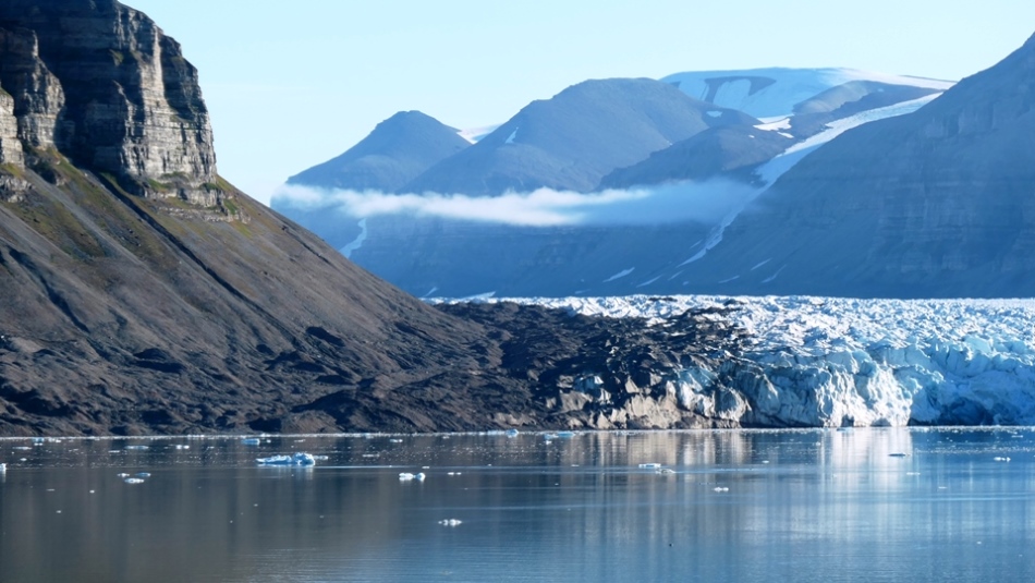Das Schiff liegt vor Anker