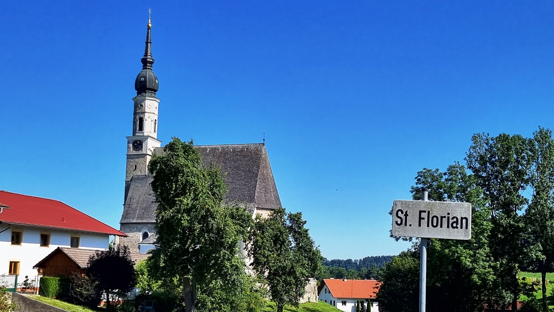 St. Florian mit Kriegerfriedhof