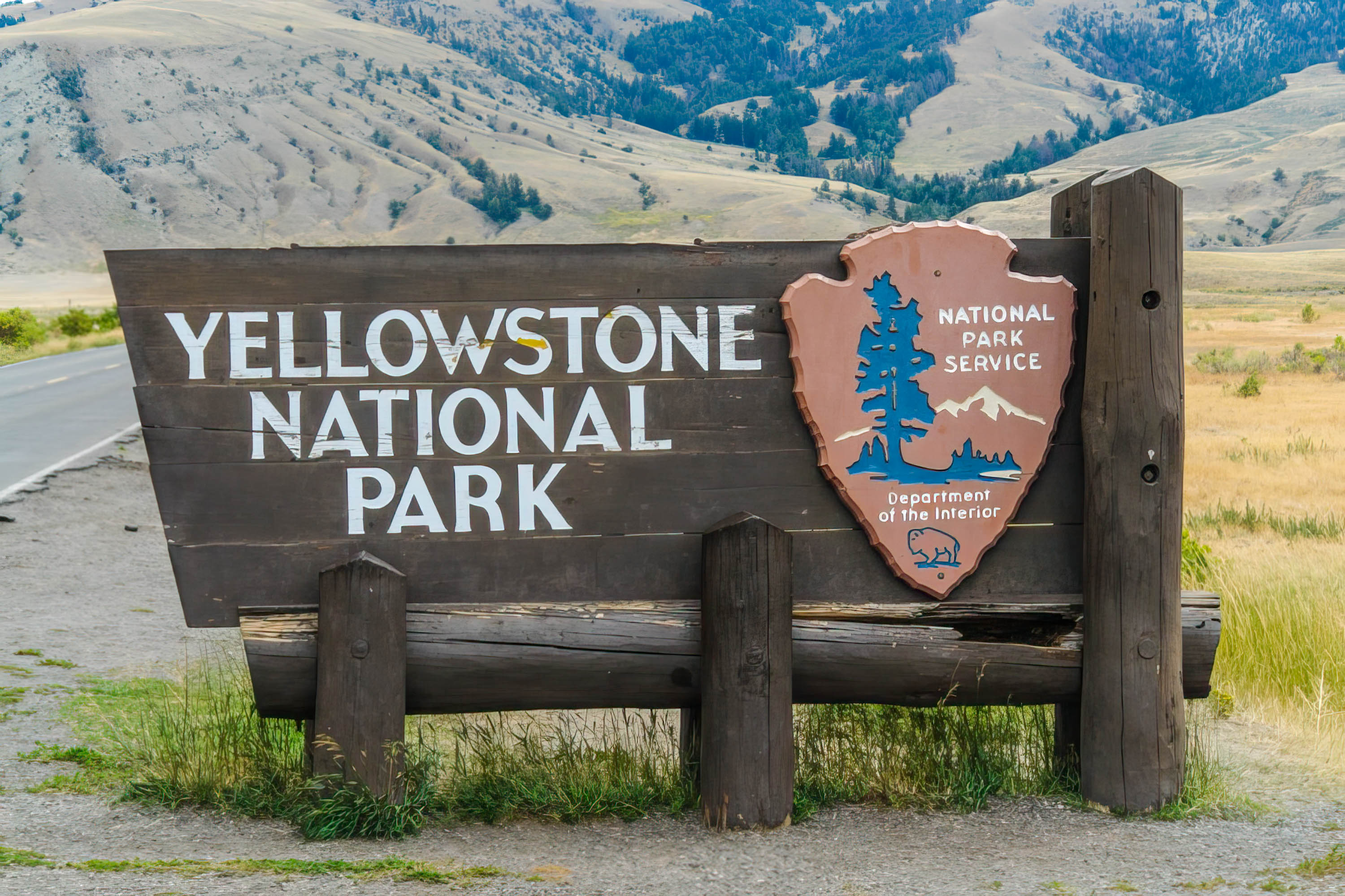https://0501.nccdn.net/4_2/000/000/076/de9/web_yellowstone-tetons-13.jpg