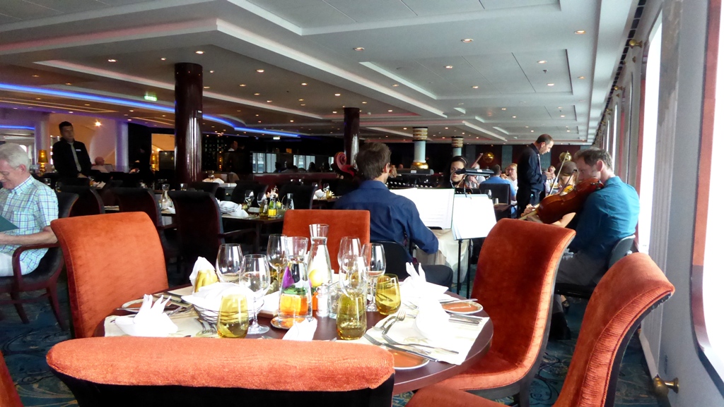 Klassische Musik beim Abendessen im "Eurasia" Restaurant