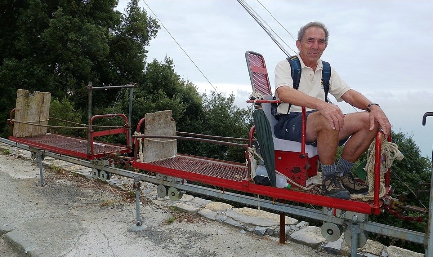 "Standseilbahn" für die Weinernte an den steilen Hängen