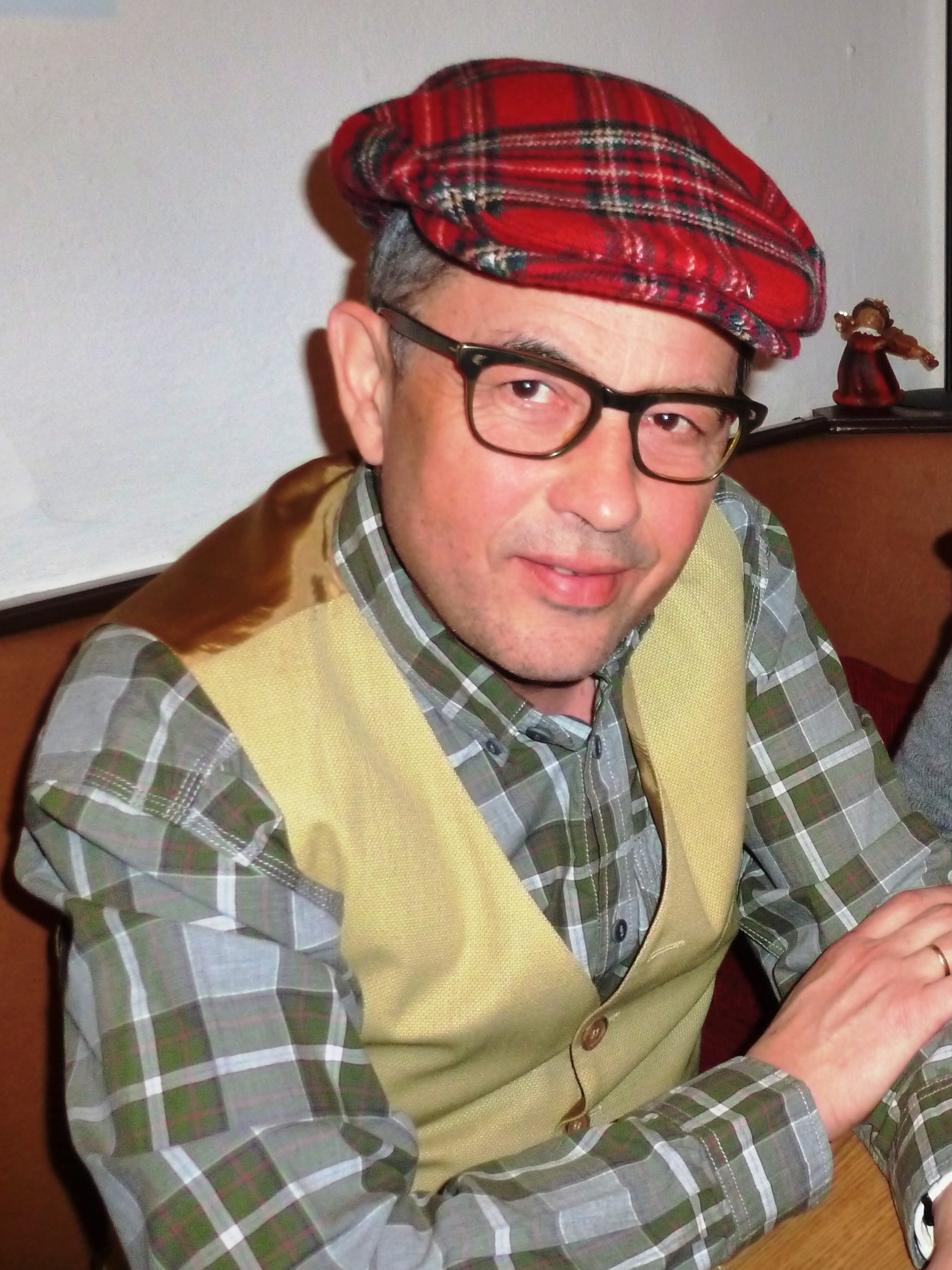 https://0501.nccdn.net/4_2/000/000/078/264/Neffe-Gottlieb-1957x2609.jpg