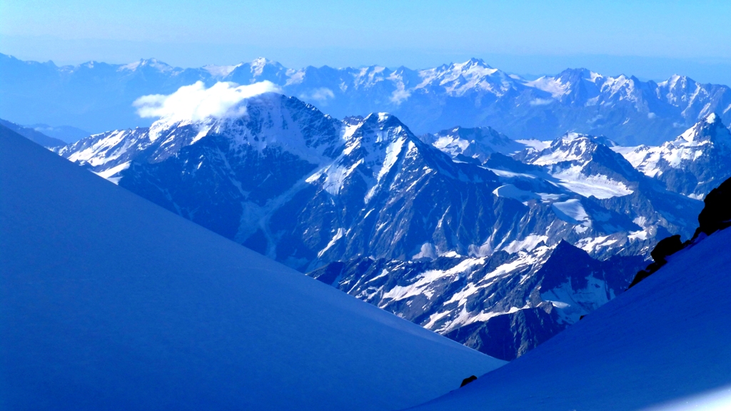 Blick in die Tiefe vom Sattel