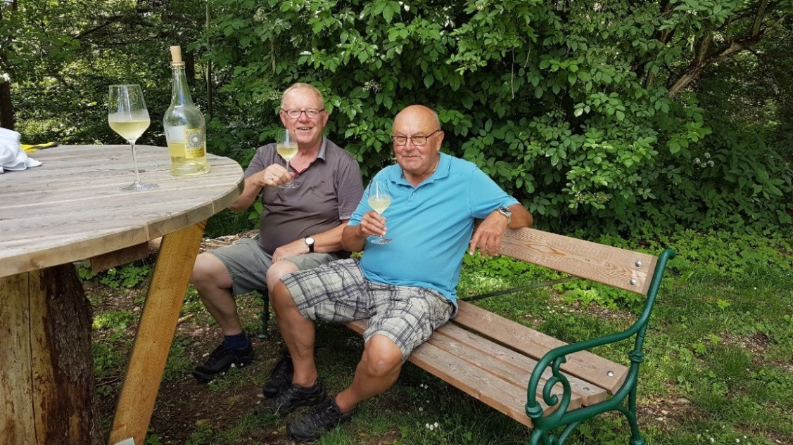 Kühles "Gläschen" im Schatten