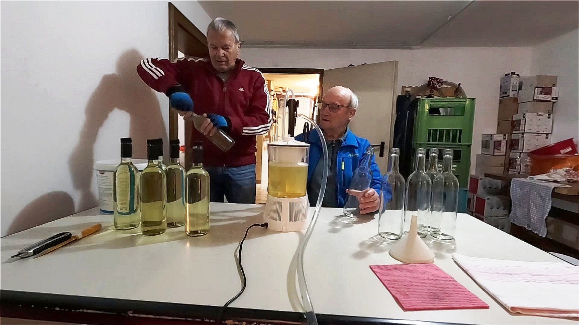 Verschluss wird festgedreht